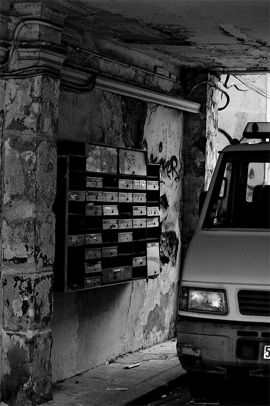 XXe arrondissement: boîtes aux lettres délabrées