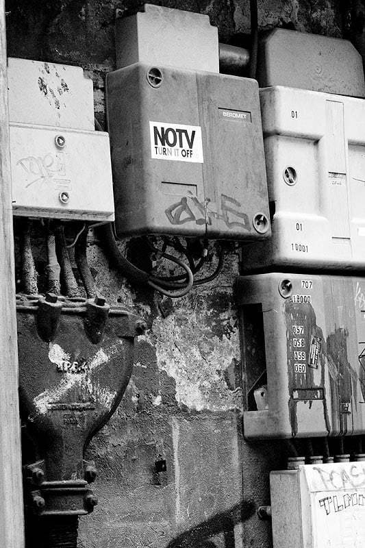 XXe arrondissement : NO TV turn it off !