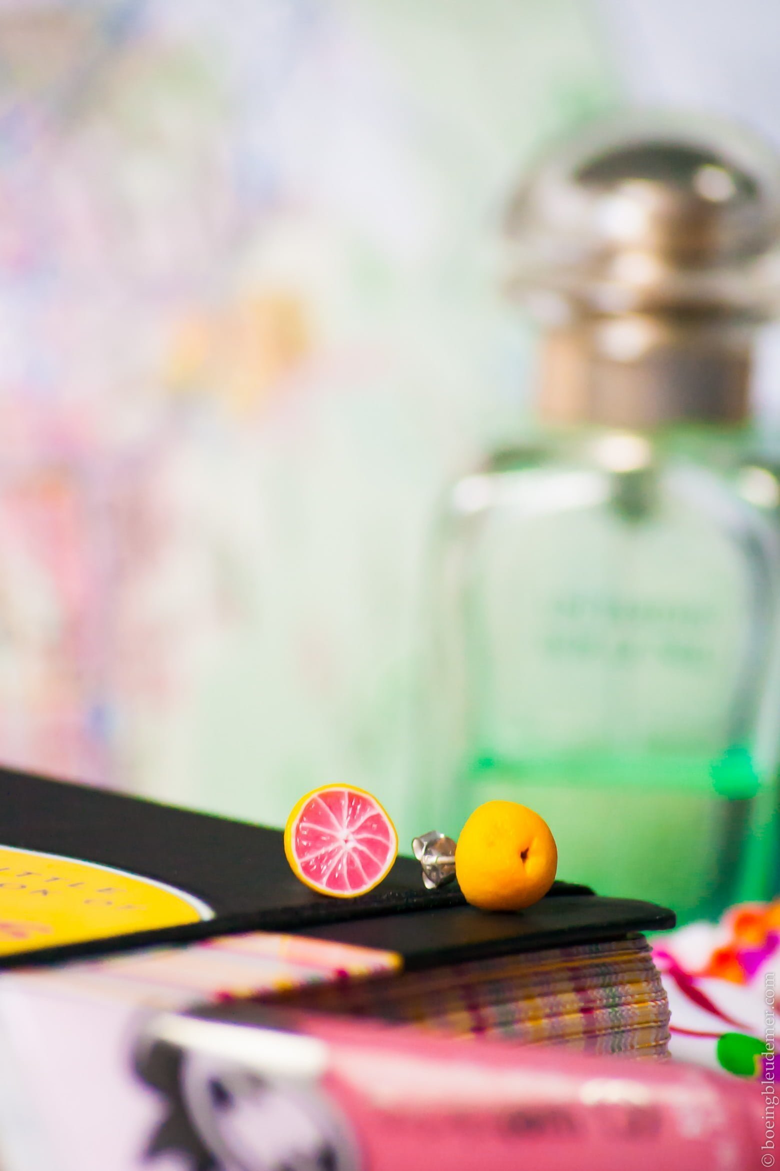 Voyage, Voyage: parfum, guide et boucles d'oreille
