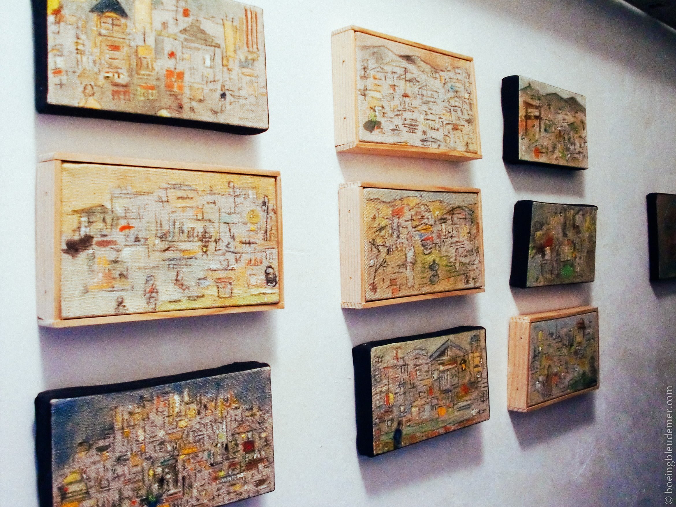 Toiles dans une galerie