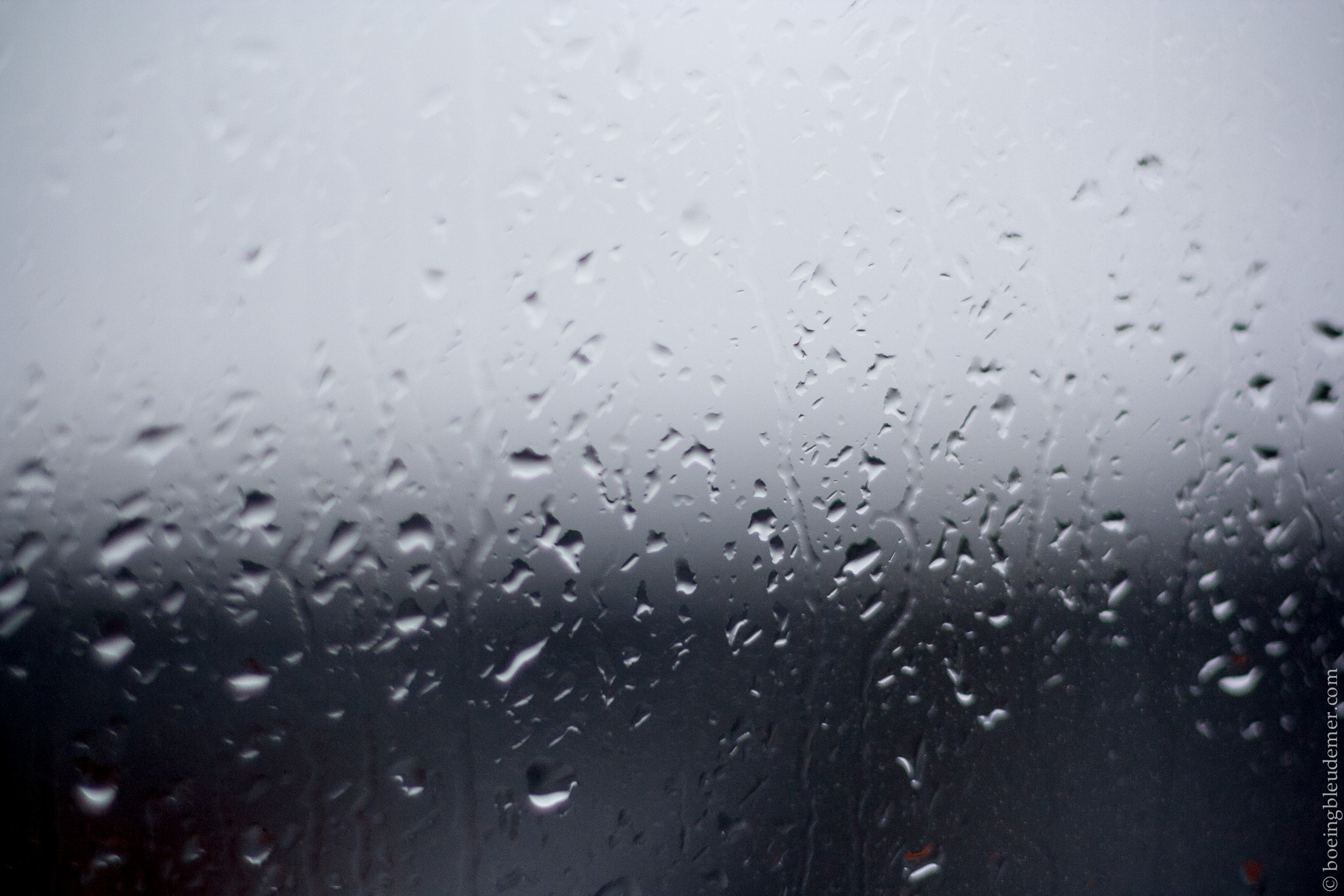 Pluie sur la fenêtre