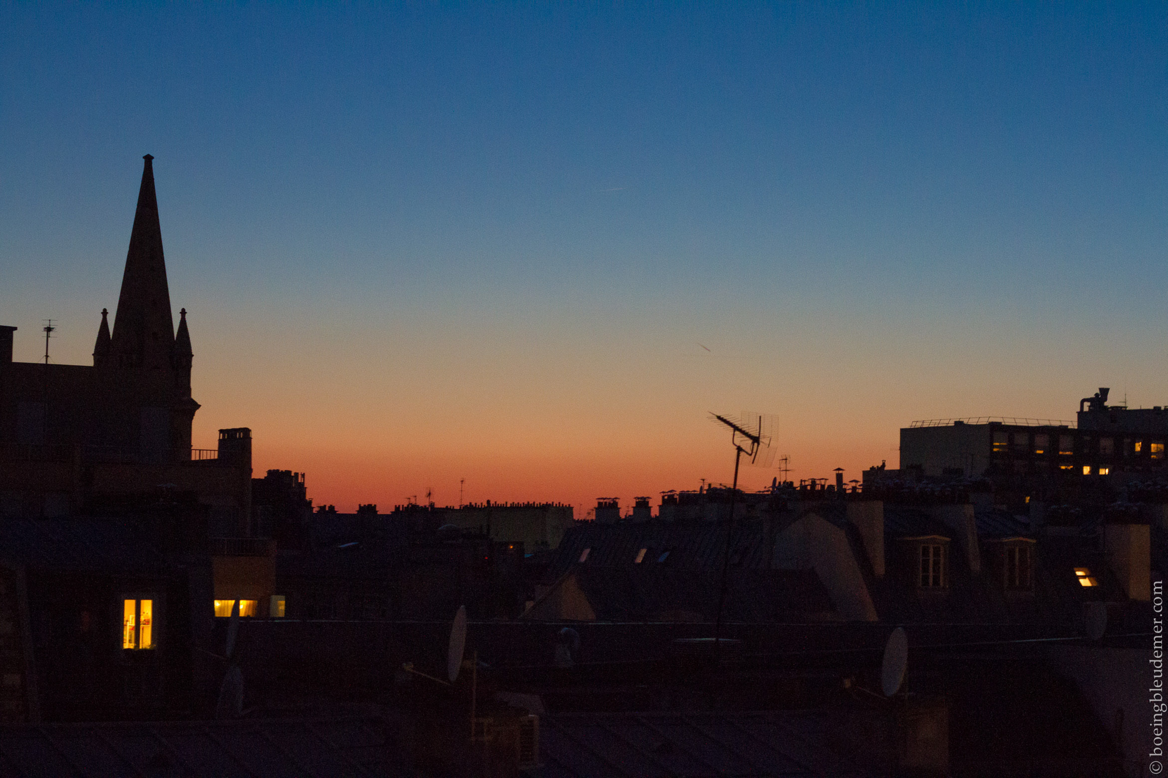 La nuit tombe sur Paris