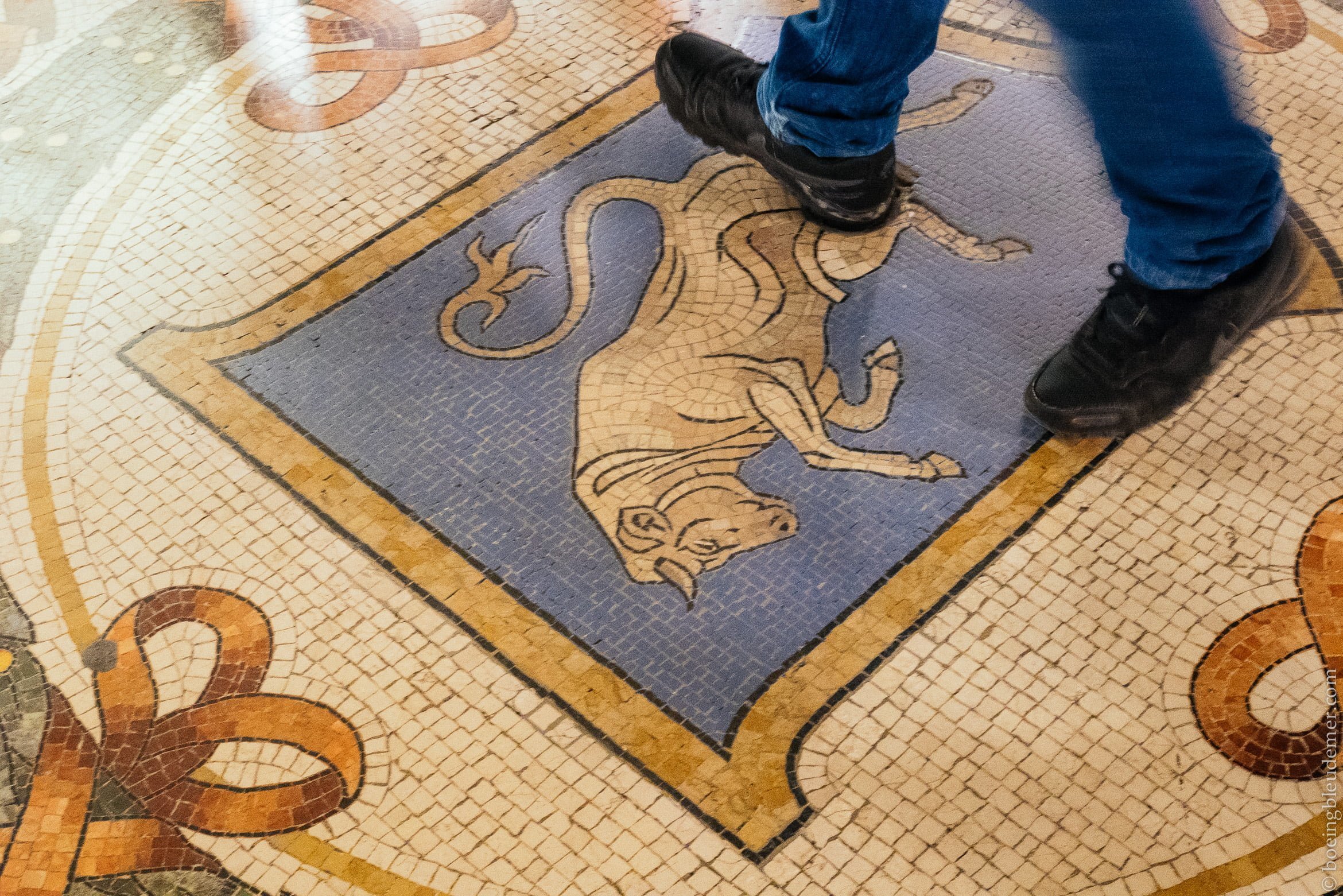 Week-end en amoureux à Milan: Le taureau de la Galleria Vittorio Emanuele II