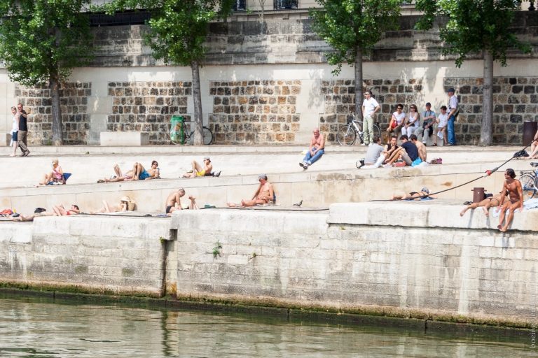L'été est arrivé à Paris : Bronzage sur les quais
