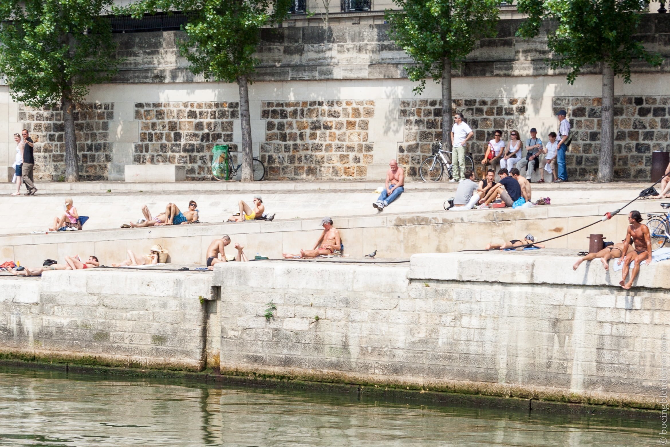 L'été est arrivé à Paris : Bronzage sur les quais
