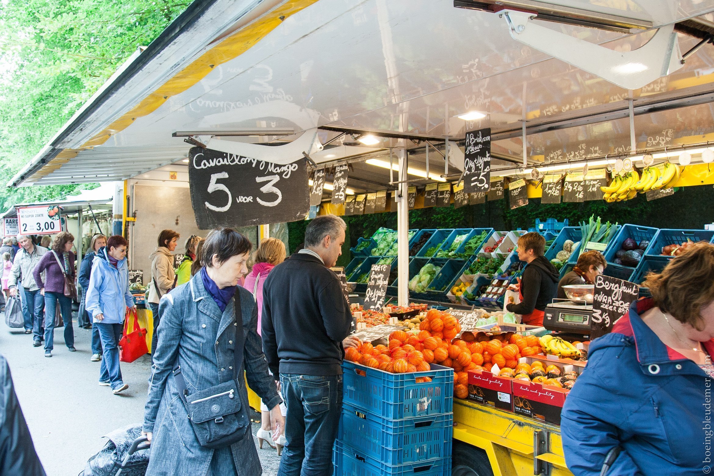 Marché de Bruges: fruits est légumes