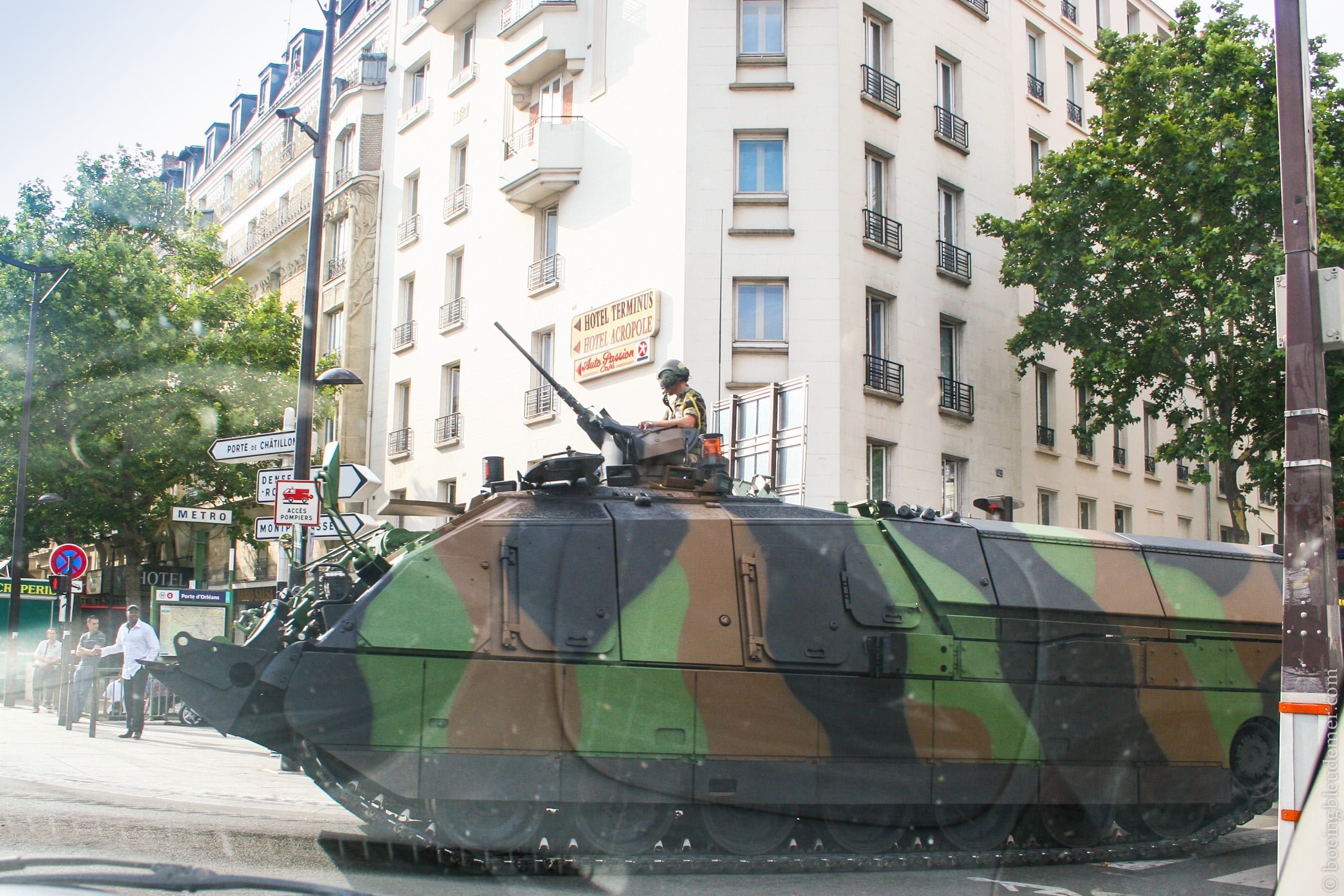 Spectacle du 14 juillet - char d'assaut français