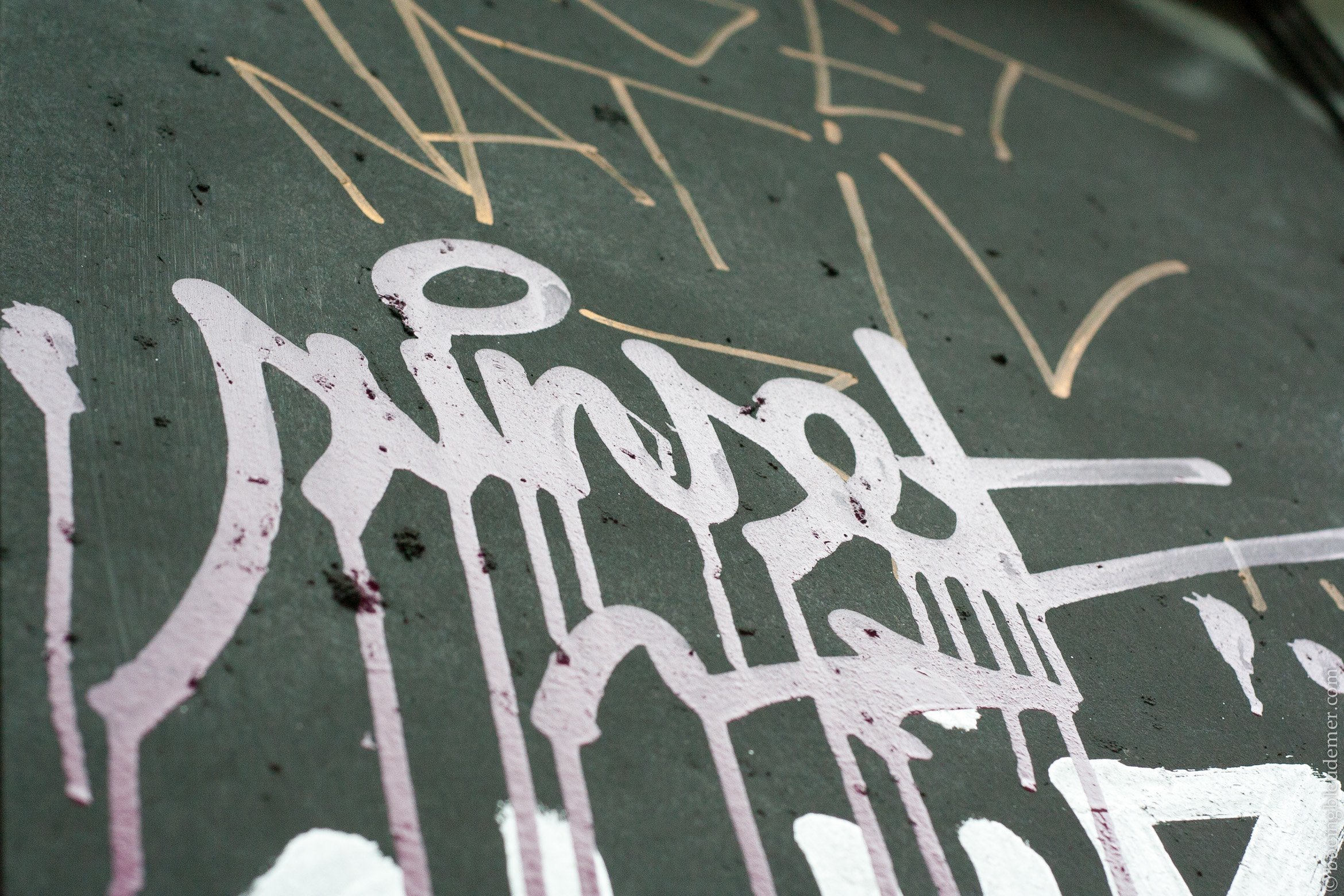 Graffitis sur les murs de Paris